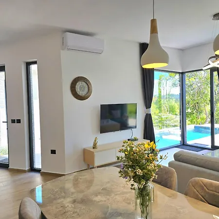 Rodon Private Pool 277 Feriehus Shetaj